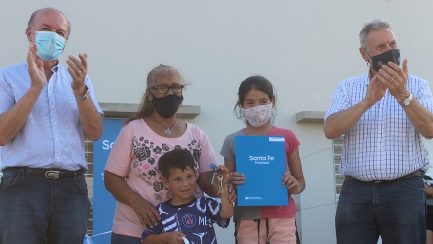 La provincia entregó 30 viviendas en barrio Acería
