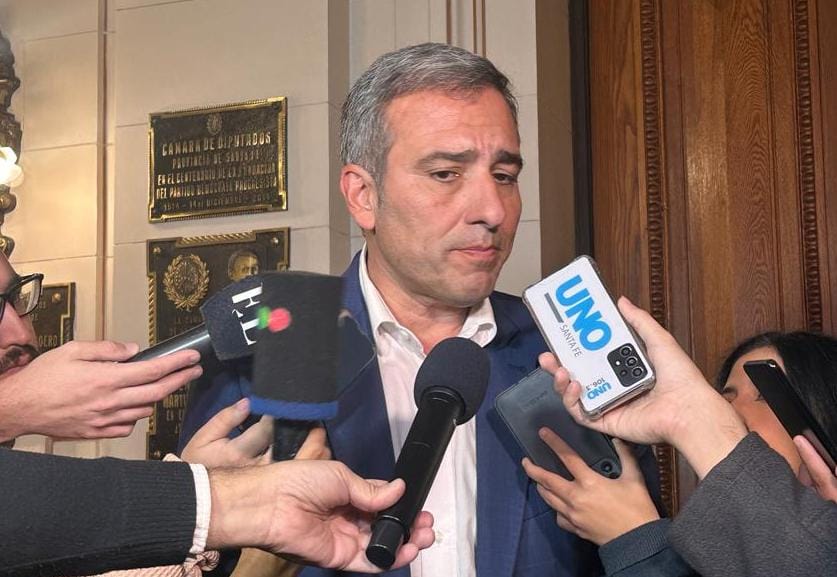 Oscar Martínez: “La Provincia debe salir de la lógica de pasar de tarifas congeladas a aumentos exorbitantes”