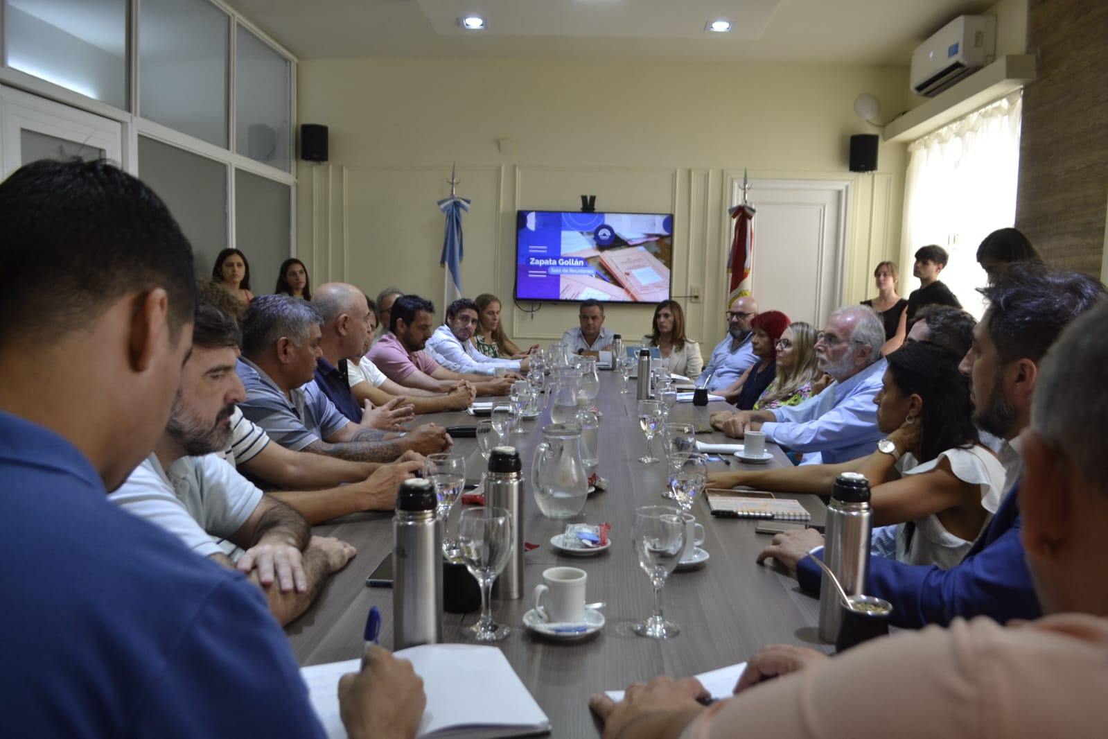 El horario corrido en el comercio santafesino sigue en agenda