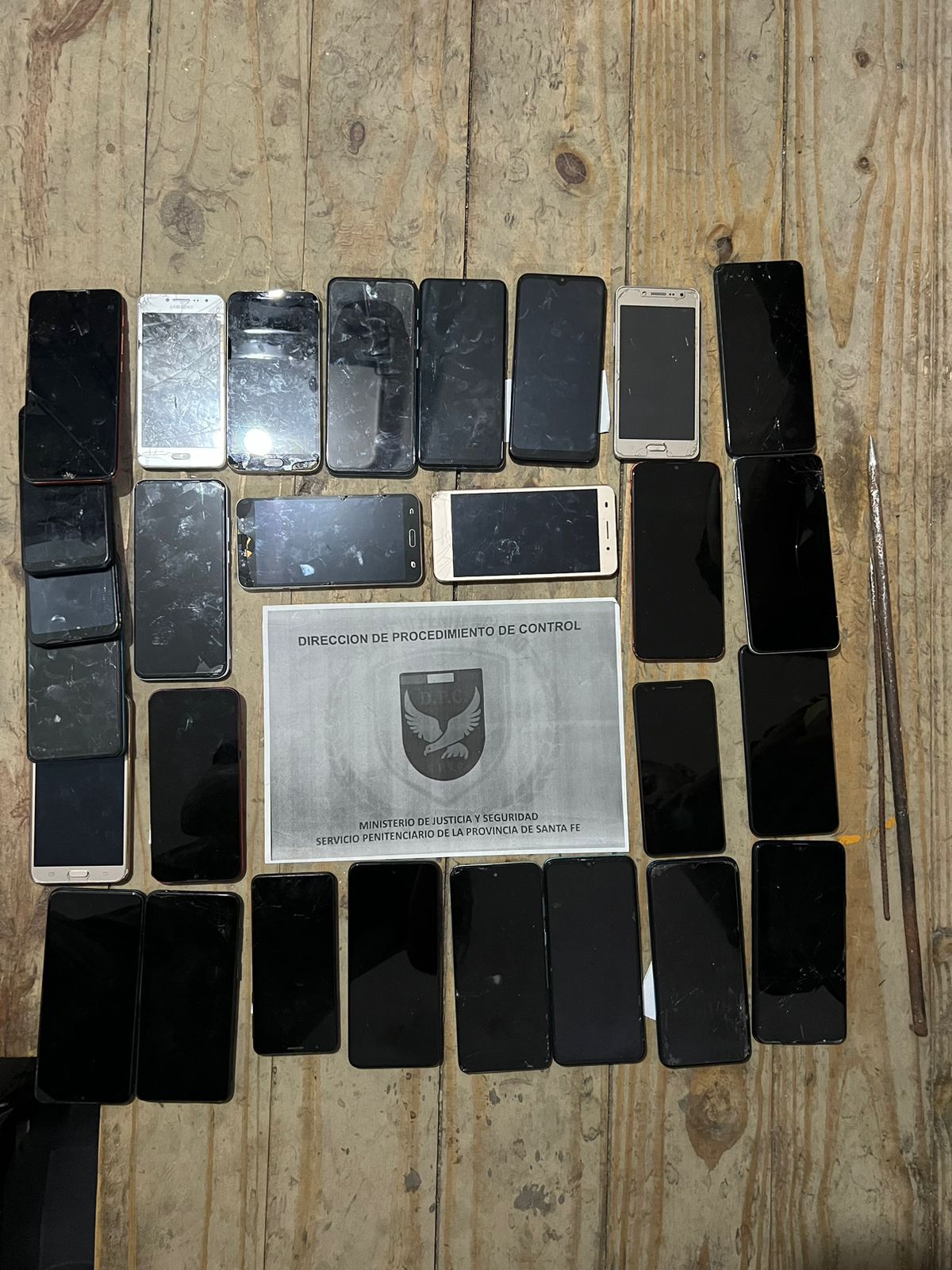 Cárcel de Coronda: Incautaron 26 teléfonos celulares en una requisa