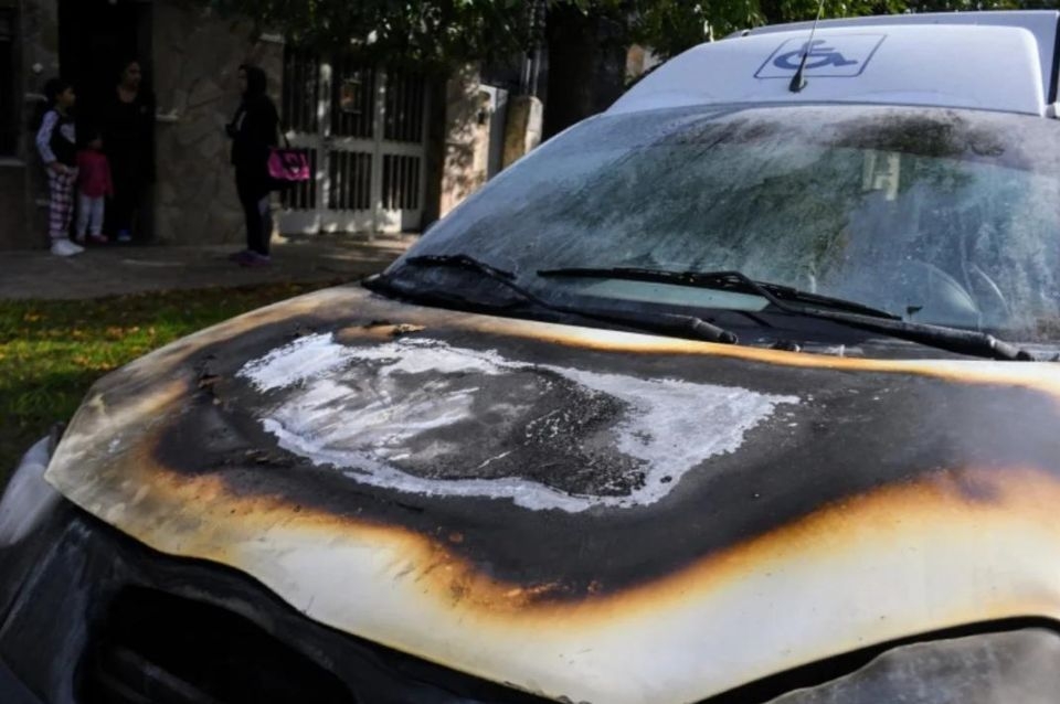 Rosario: tres personas a disposición de la Justicia por ataques incendiarios contra vehículos