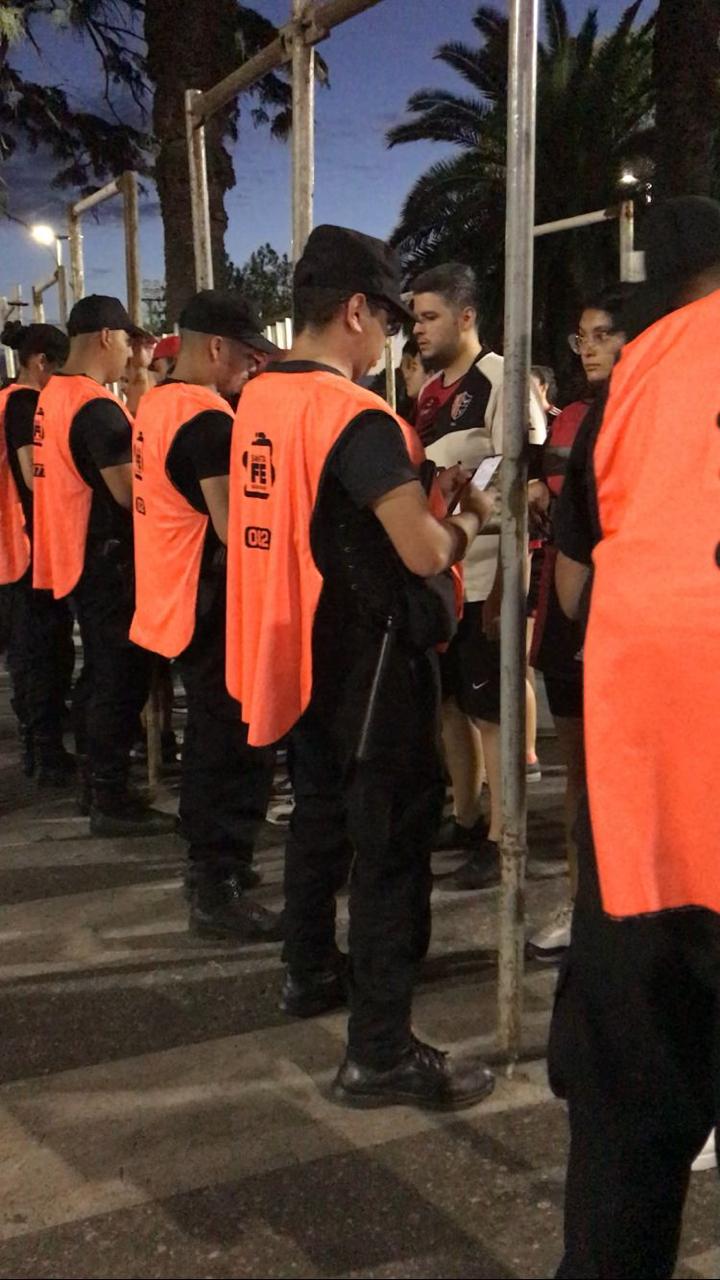 Rosario: Tenían pedido de captura y los detuvieron cuando intentaban ingresar a partidos de fútbol