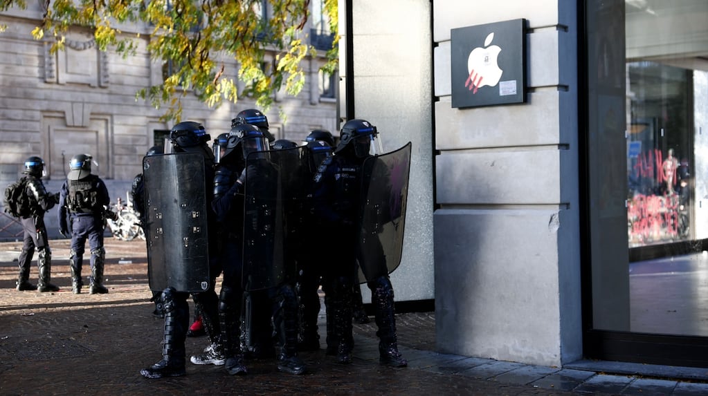 El mensaje que apareció en los iPhone robados en Francia