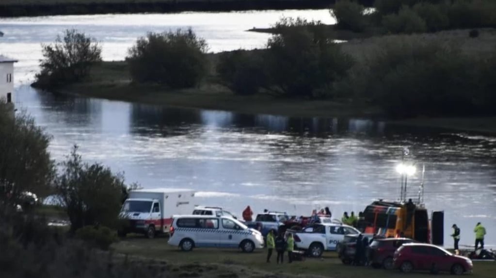 La búsqueda se realiza en el sector de La Toma, sobre el río Gallegos
