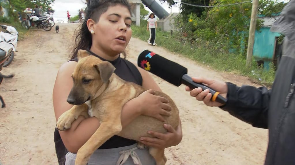 En Barranqueras, la única forma de moverse es en canoa o en lancha