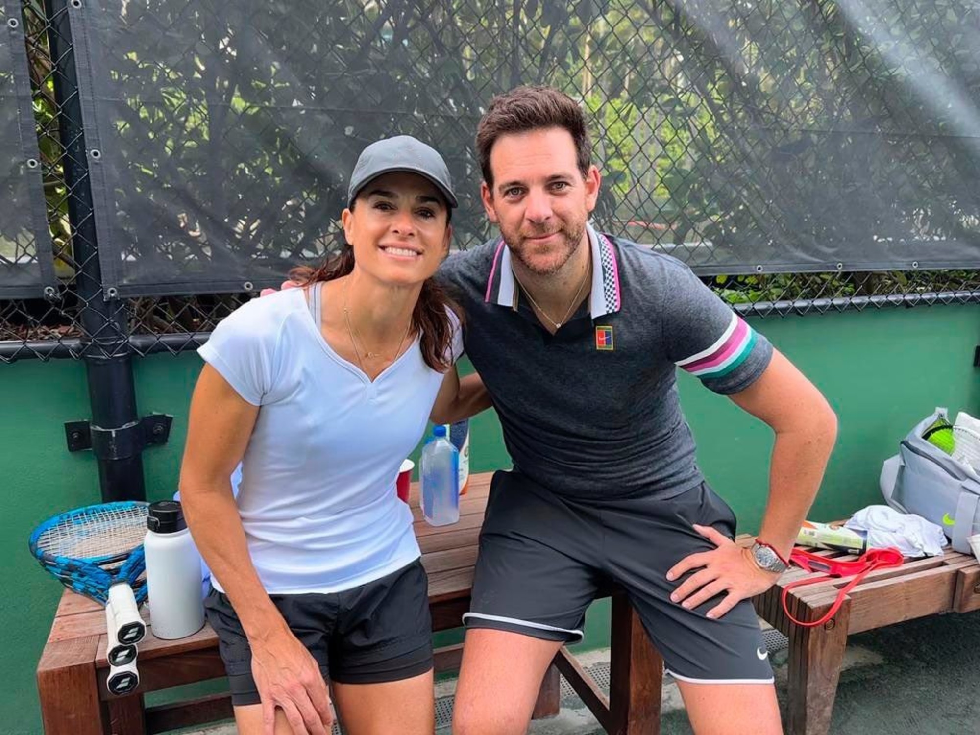 Gabriela Sabatini y Juan Martín del Potro, sonrientes durante un entrenamiento compartido en mayo de 2023